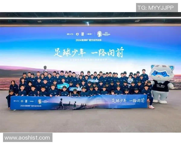 中国足球明星与豪华汽车的完美结合展现运动与速度的激情魅力